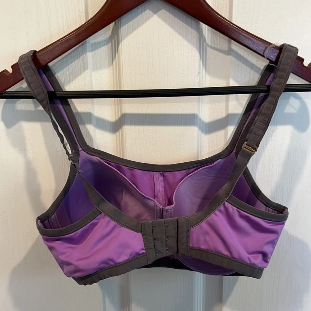 Natori sports bra 34C - Picture 3 of 8